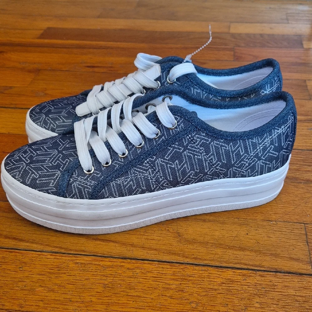 Tommy Hilfiger Womens Sneakers, size 6,5 NWOB - Picture 2 of 14